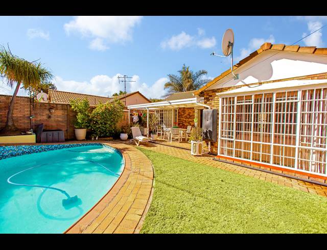 3 BEDROOM FREEHOLD RENTED IN KELVIN